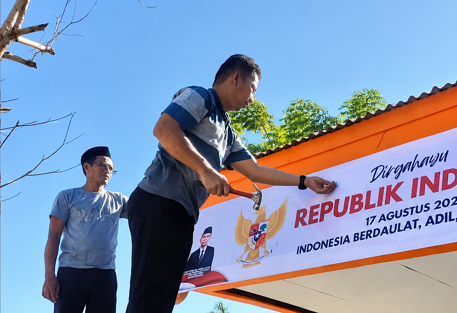 Gotong Royong Sambut Kemerdekaan, KUA Bolangitang Barat Gelar Aksi Bersih Lingkungan
